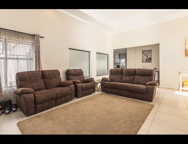 4 BEDROOM FREEHOLD FOR SALE IN PARKLANDS NORTH